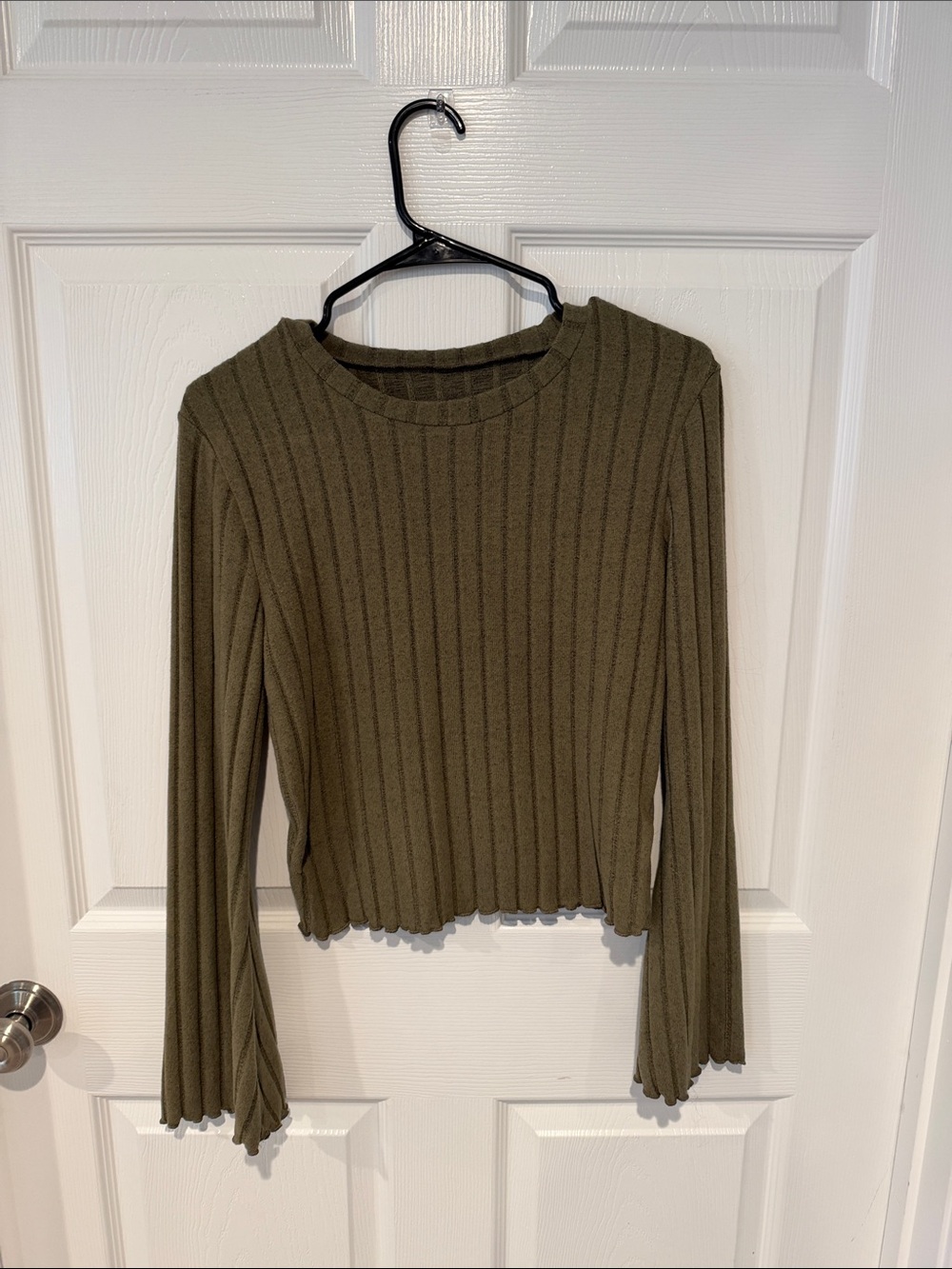 Ribbed Long-Sleeve Crop Top in Olive